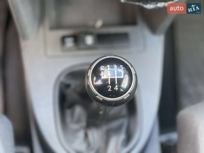 Минивэн Volkswagen Touran 2007 в Нововолынске