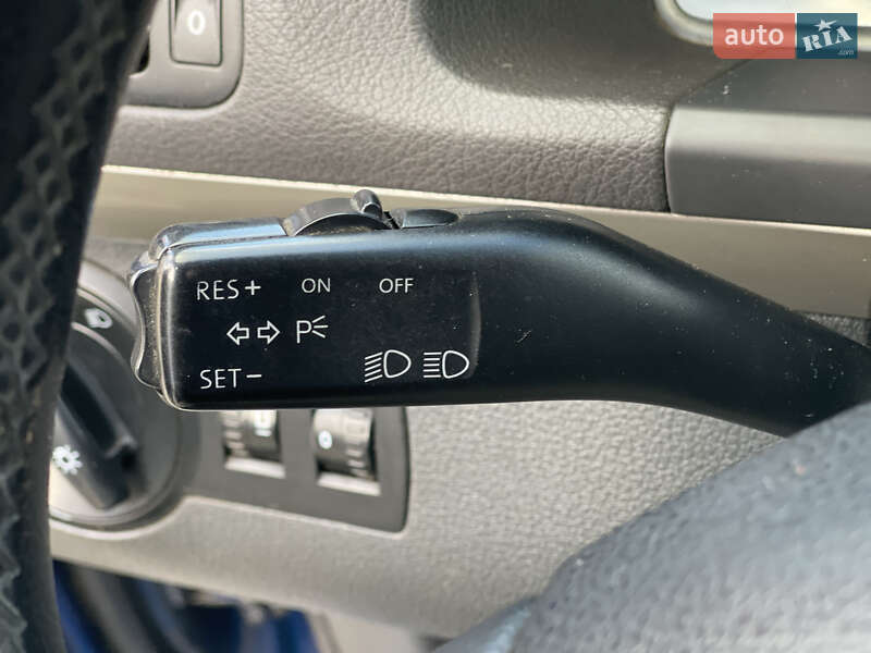 Минивэн Volkswagen Touran 2007 в Нововолынске