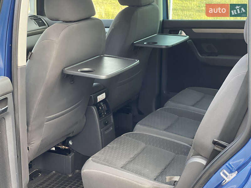 Минивэн Volkswagen Touran 2007 в Нововолынске