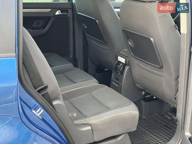 Минивэн Volkswagen Touran 2007 в Нововолынске