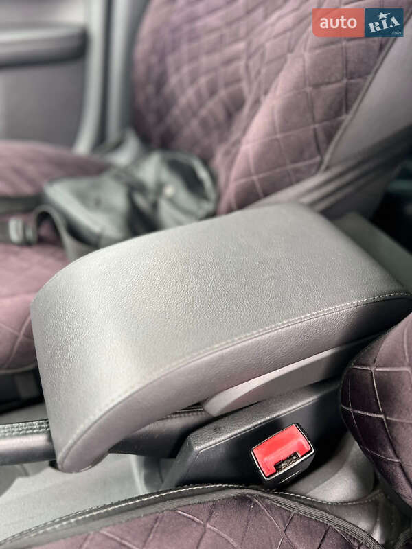 Минивэн Volkswagen Touran 2007 в Луцке