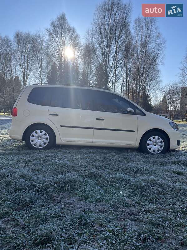 Минивэн Volkswagen Touran 2013 в Староконстантинове
