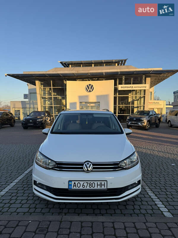 Микровэн Volkswagen Touran 2015 в Виноградове