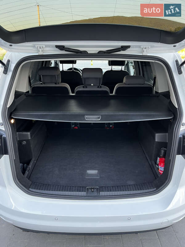 Микровэн Volkswagen Touran 2015 в Виноградове