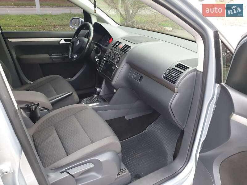 Минивэн Volkswagen Touran 2011 в Кременчуге