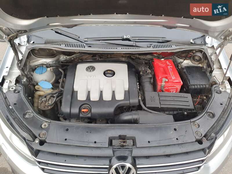 Минивэн Volkswagen Touran 2011 в Кременчуге