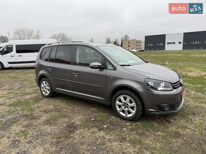 Минивэн Volkswagen Touran 2015 в Нововолынске