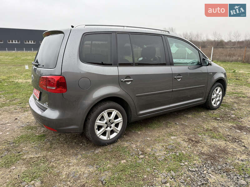 Минивэн Volkswagen Touran 2015 в Нововолынске