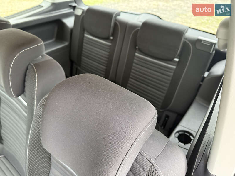 Минивэн Volkswagen Touran 2015 в Нововолынске