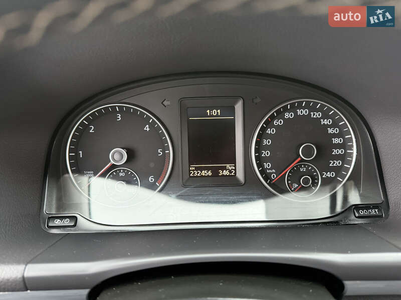 Минивэн Volkswagen Touran 2015 в Нововолынске