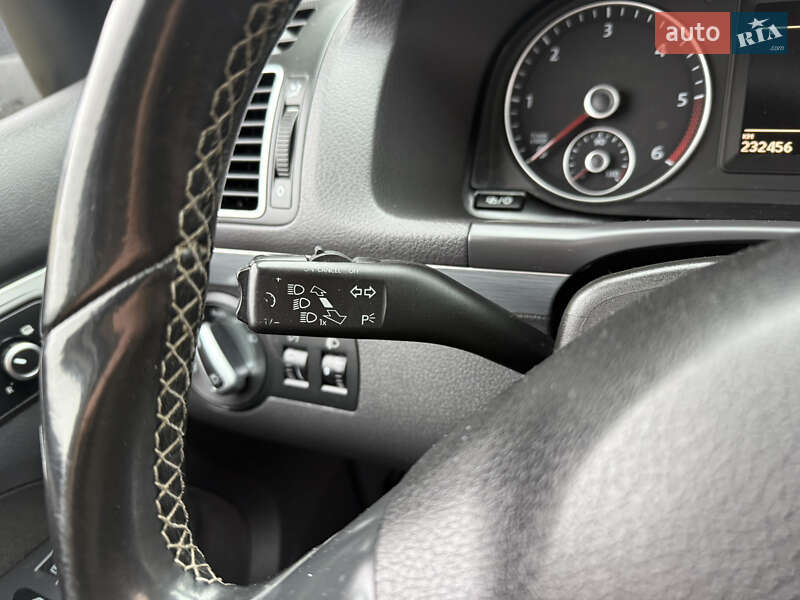 Минивэн Volkswagen Touran 2015 в Нововолынске