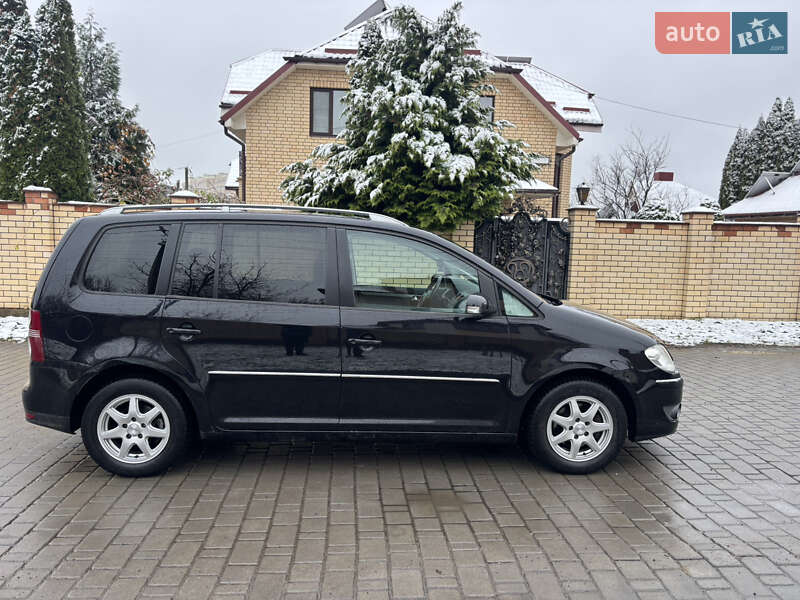 Минивэн Volkswagen Touran 2007 в Рожище