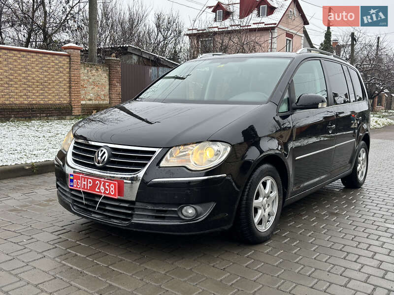 Минивэн Volkswagen Touran 2007 в Рожище