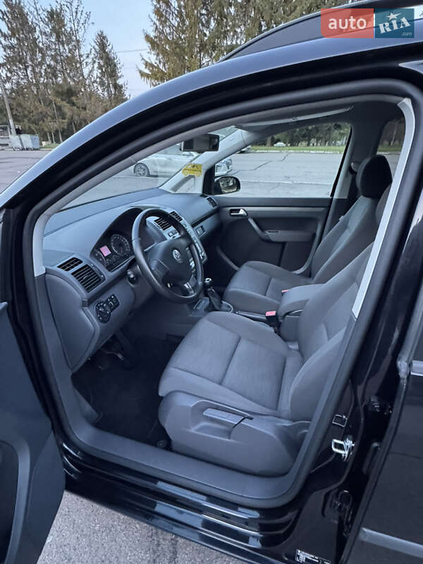 Минивэн Volkswagen Touran 2008 в Ровно
