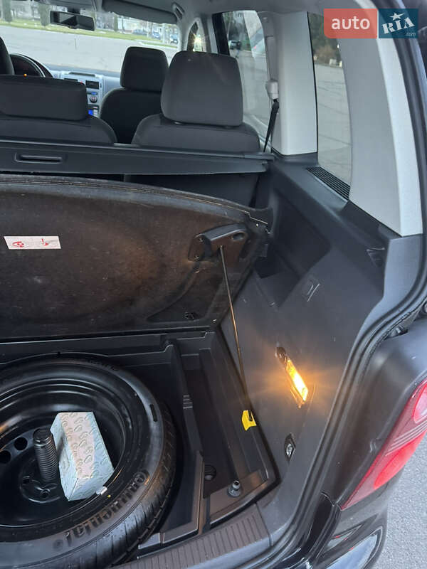 Минивэн Volkswagen Touran 2008 в Ровно