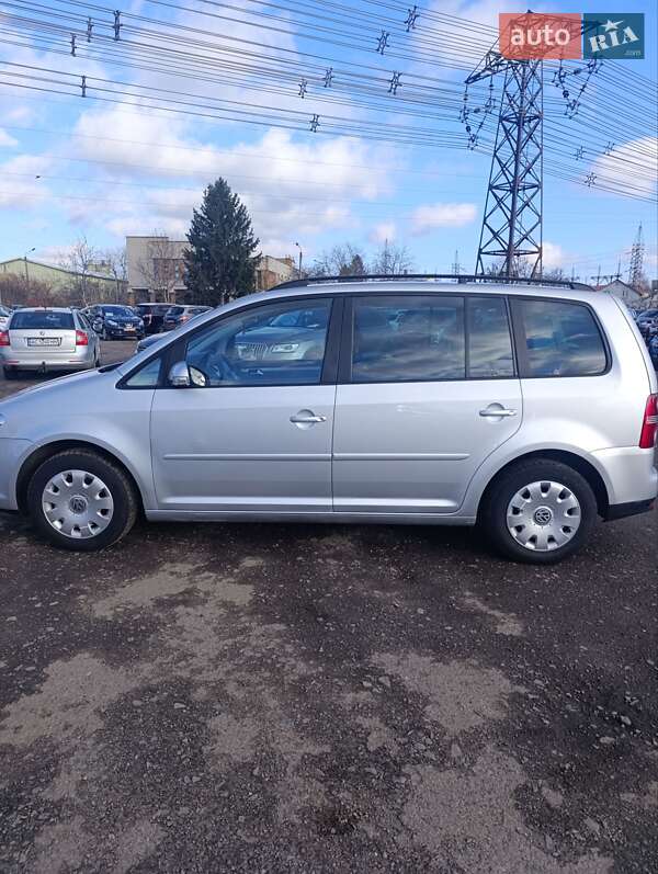 Минивэн Volkswagen Touran 2007 в Луцке