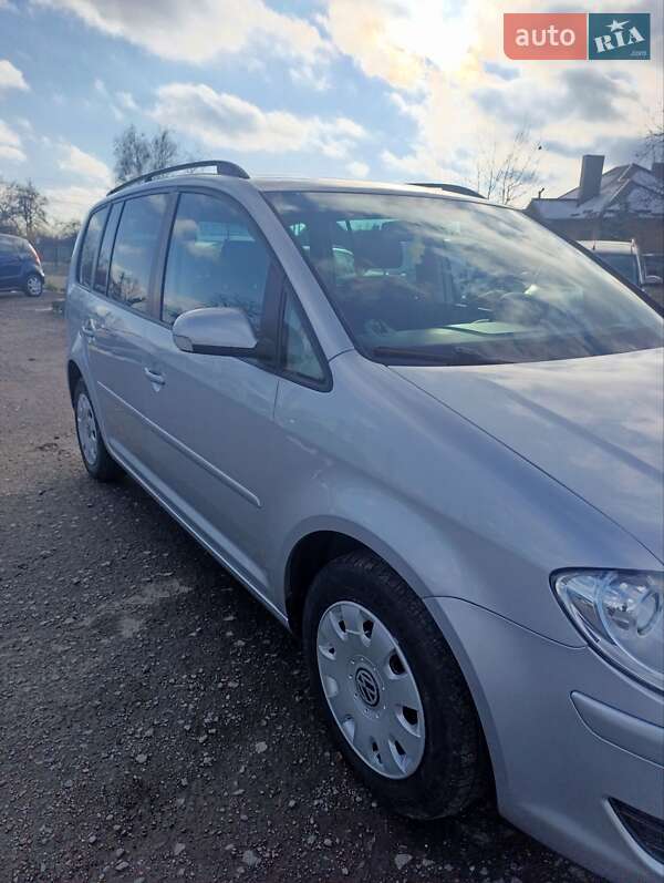 Минивэн Volkswagen Touran 2007 в Луцке