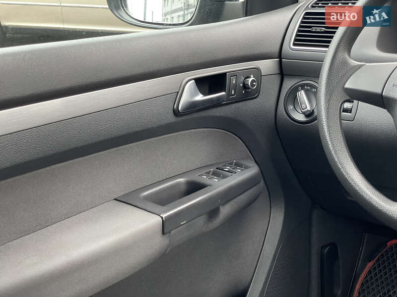 Минивэн Volkswagen Touran 2014 в Мукачево