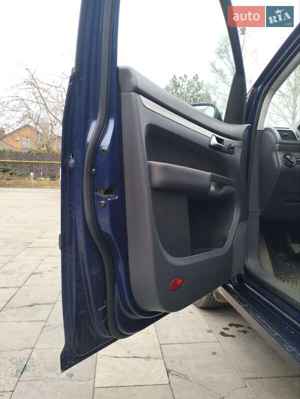 Минивэн Volkswagen Touran 2007 в Кобеляках