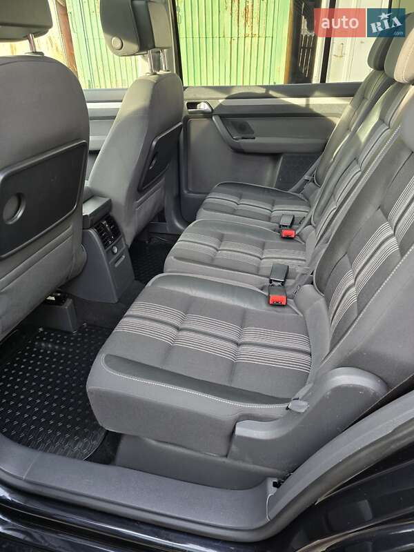 Мінівен Volkswagen Touran 2012 в Києві