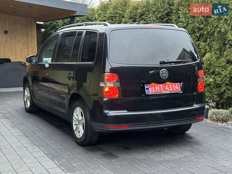 Минивэн Volkswagen Touran 2010 в Дубно