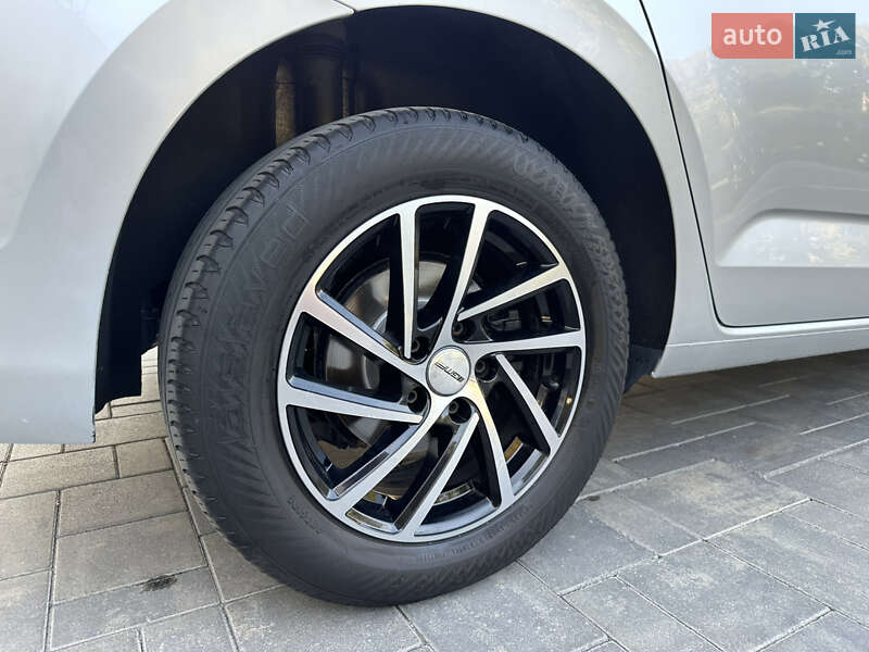 Микровэн Volkswagen Touran 2020 в Луцке