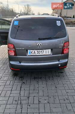 Минивэн Volkswagen Touran 2007 в Киеве