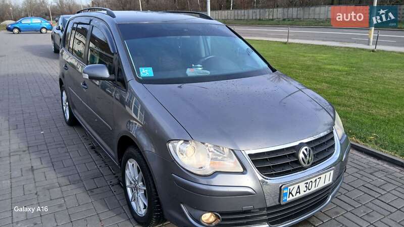 Минивэн Volkswagen Touran 2007 в Киеве