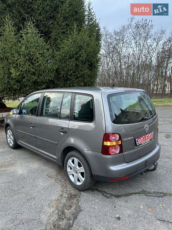 Минивэн Volkswagen Touran 2009 в Золотоноше