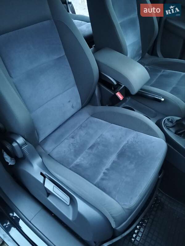 Минивэн Volkswagen Touran 2011 в Львове