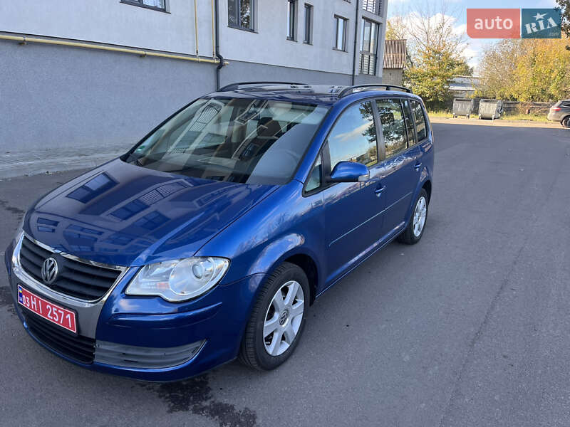 Минивэн Volkswagen Touran 2008 в Сарнах