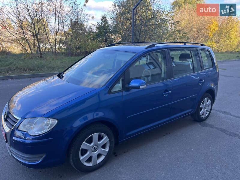 Минивэн Volkswagen Touran 2008 в Сарнах