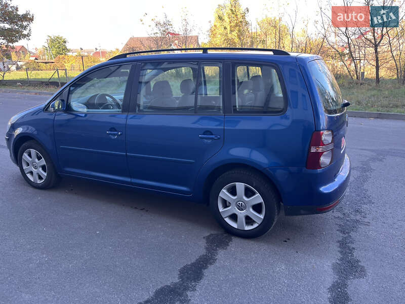 Минивэн Volkswagen Touran 2008 в Сарнах