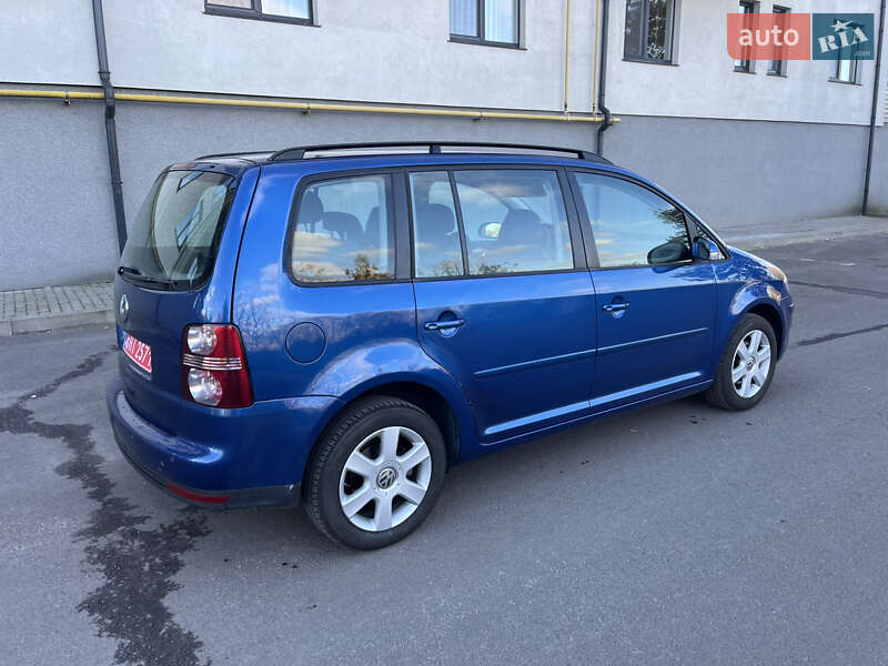 Минивэн Volkswagen Touran 2008 в Сарнах