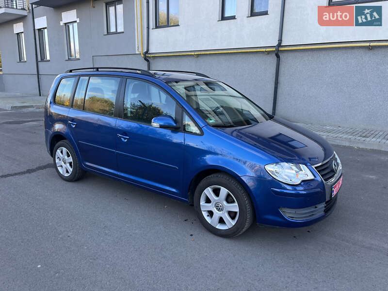 Минивэн Volkswagen Touran 2008 в Сарнах