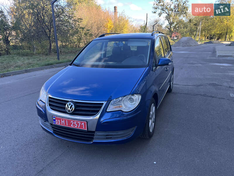 Минивэн Volkswagen Touran 2008 в Сарнах