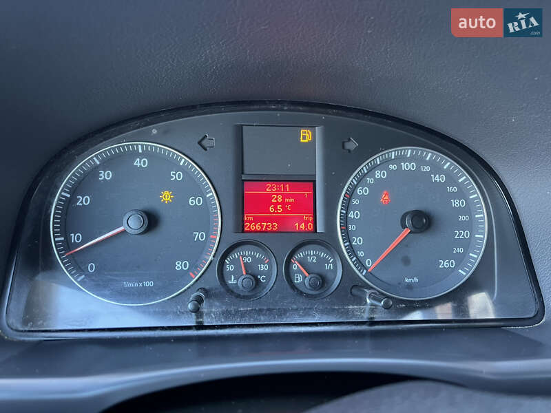 Минивэн Volkswagen Touran 2008 в Сарнах