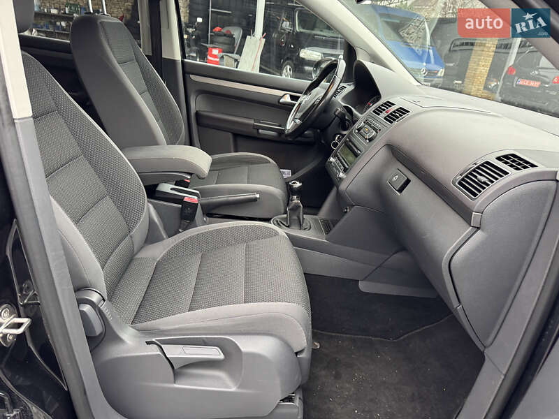 Минивэн Volkswagen Touran 2011 в Луцке фото 18 Минивэн Volkswagen Touran 2011 в Луцке
