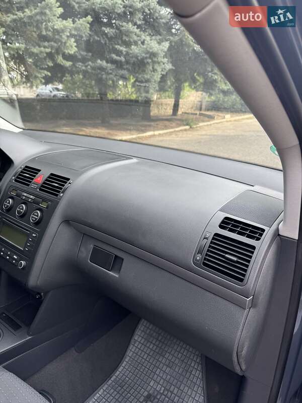 Минивэн Volkswagen Touran 2005 в Вознесенске фото 8 Минивэн Volkswagen Touran 2005 в Вознесенске