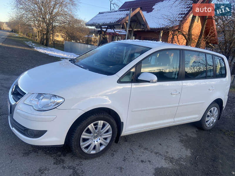 Минивэн Volkswagen Touran 2009 в Косове