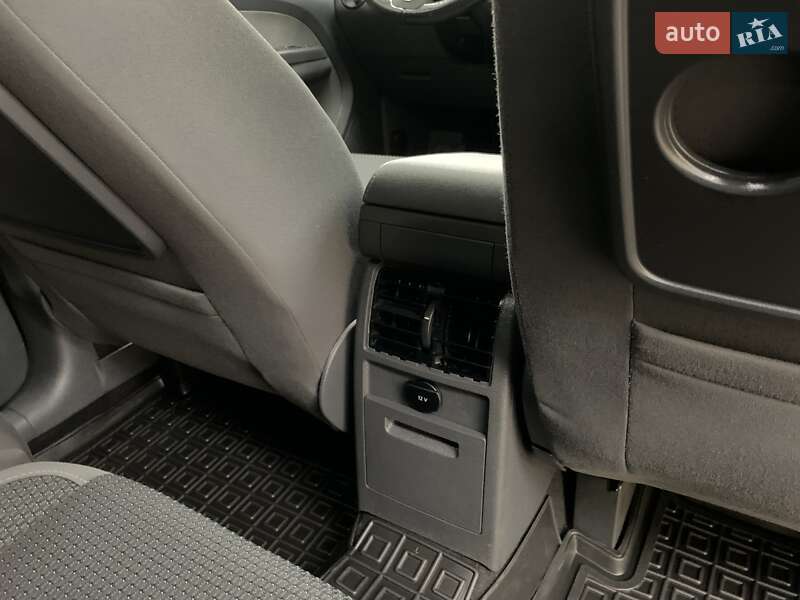 Мінівен Volkswagen Touran 2011 в Бердичеві