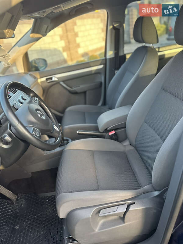 Минивэн Volkswagen Touran 2014 в Ровно