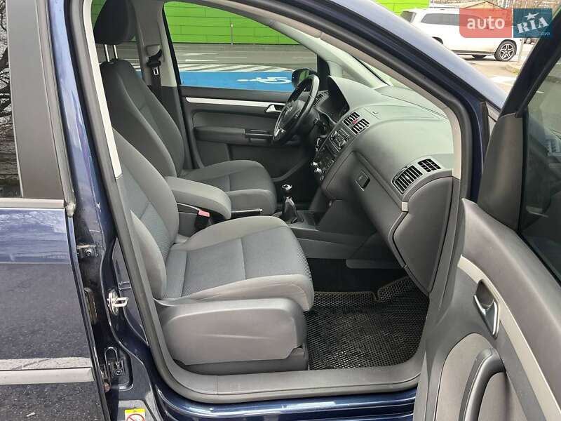 Минивэн Volkswagen Touran 2011 в Киеве