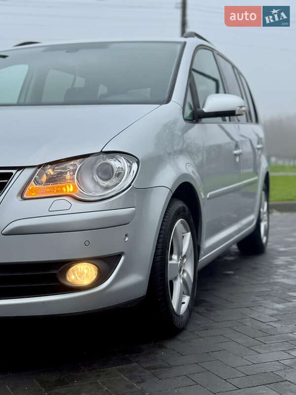Мінівен Volkswagen Touran 2009 в Лубнах