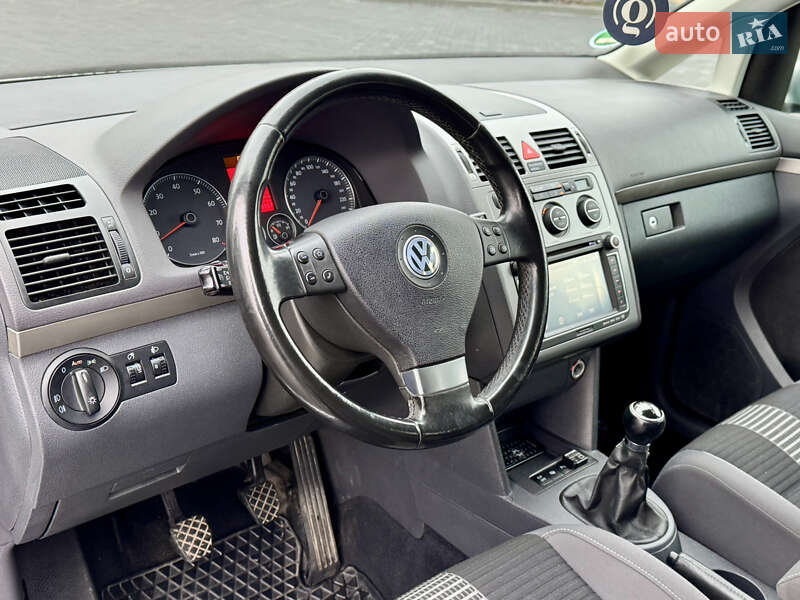 Мінівен Volkswagen Touran 2009 в Лубнах