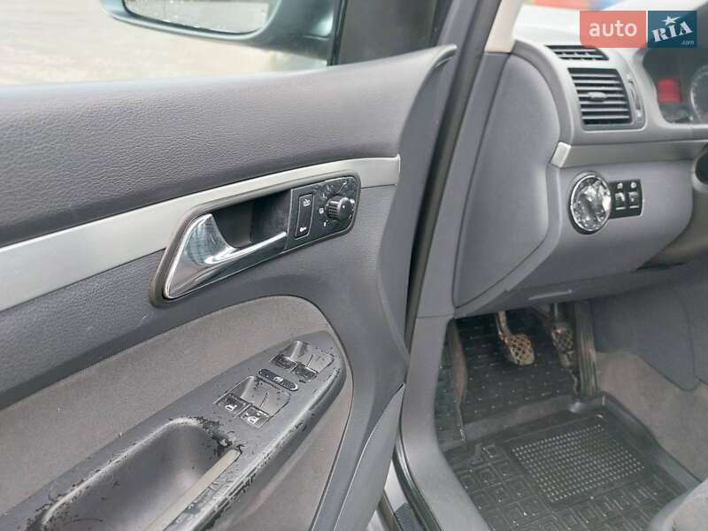 Мінівен Volkswagen Touran 2005 в Сторожинці фото 18 Мінівен Volkswagen Touran 2005 в Сторожинці