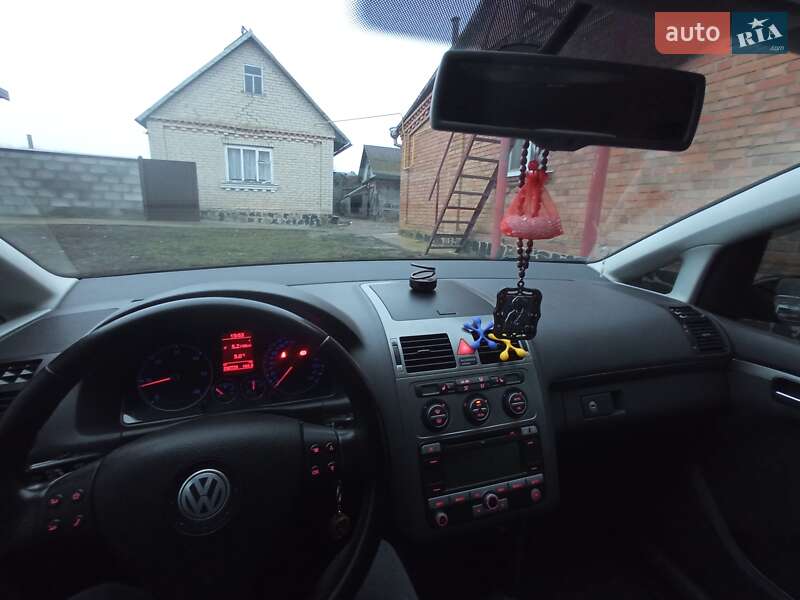 Минивэн Volkswagen Touran 2008 в Луцке