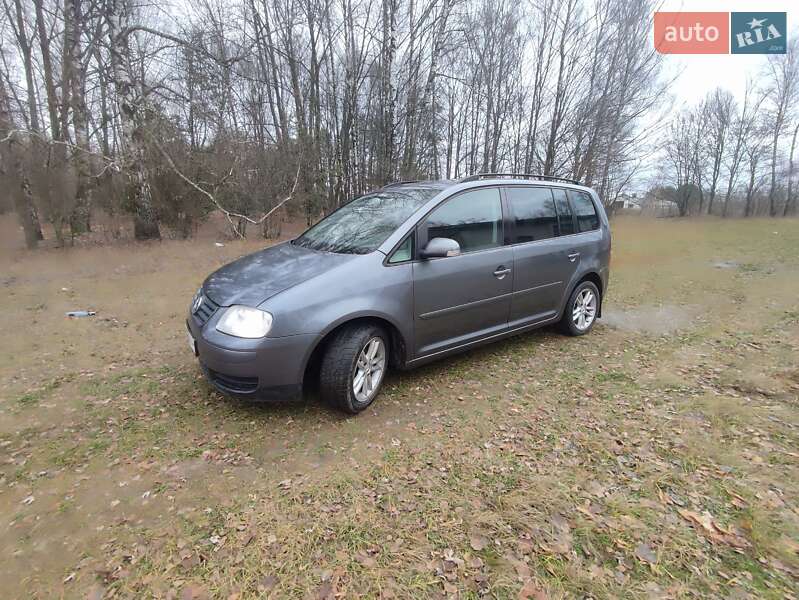 Минивэн Volkswagen Touran 2004 в Ратным