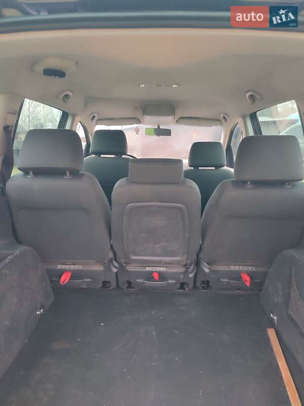 Минивэн Volkswagen Touran 2004 в Ратным