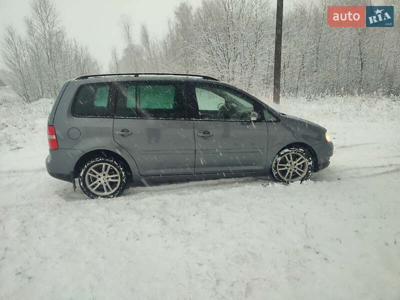 Минивэн Volkswagen Touran 2004 в Ратным